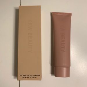 KKW body foundation in LIGHT MEDIUM